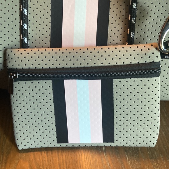 Extra large Stripe Neoprene tote bag with pouch - Picture 2 of 5